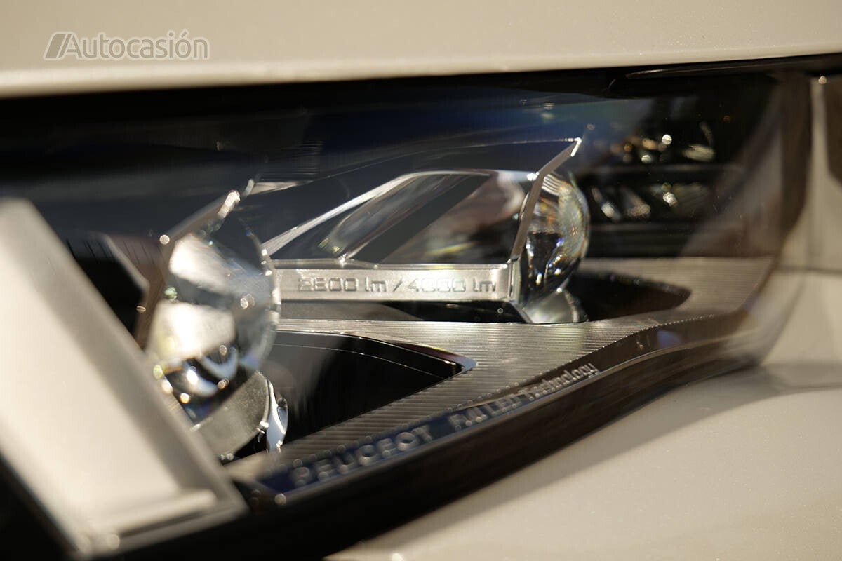 Los faros son full led adaptativos.
