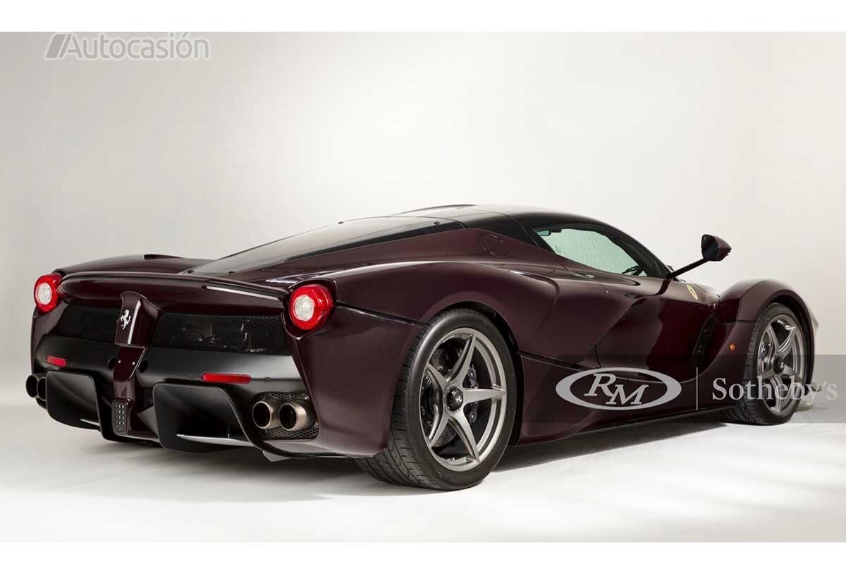 Ferrari LaFerrari con menos de 1.500 km