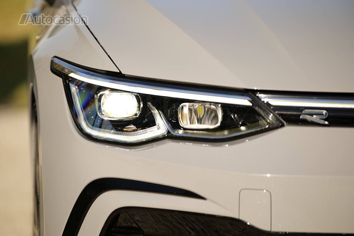 Los faros full led dan muy buena luz en este caso.
