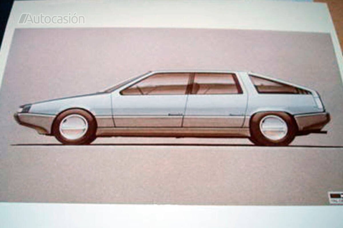 El DMC-24 llevaba el concepto del DMC-12 a una berlina de 4 puertas.