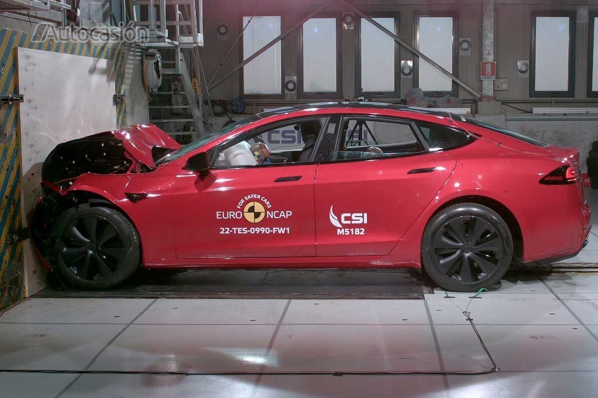 Executive saloon - Tesla Model S