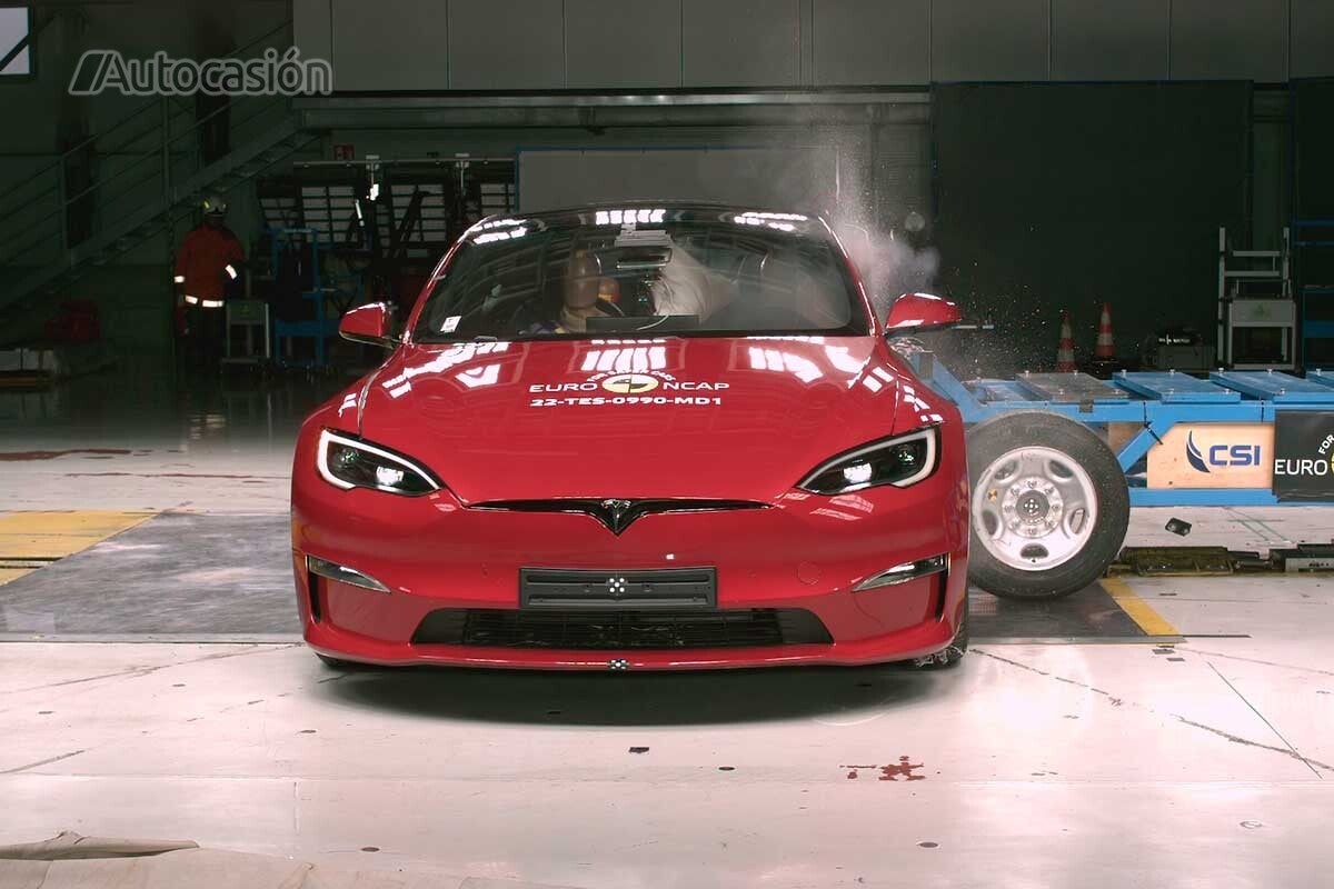 Executive saloon – Tesla Model S