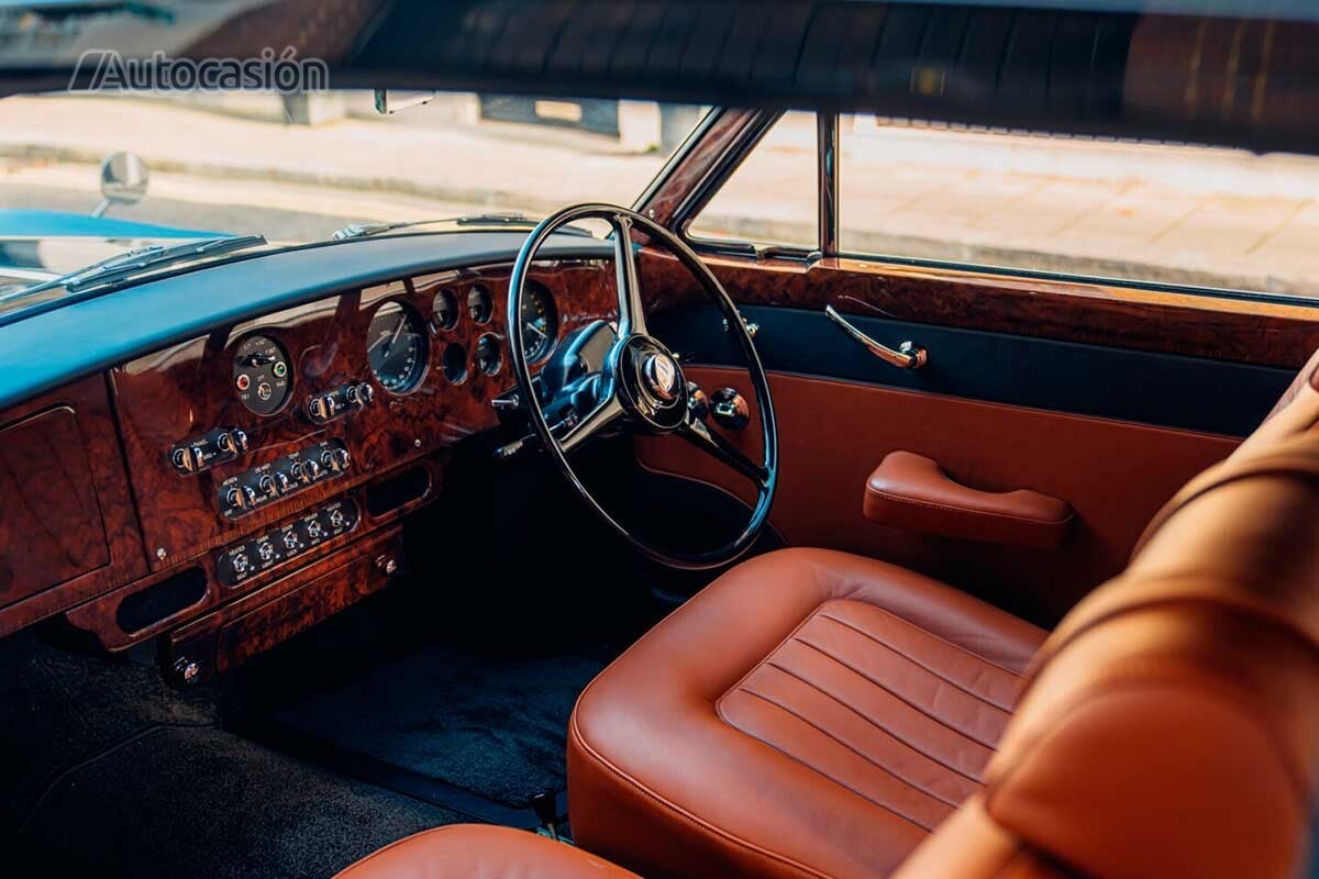 Bentley S2 restomod by Lunaz