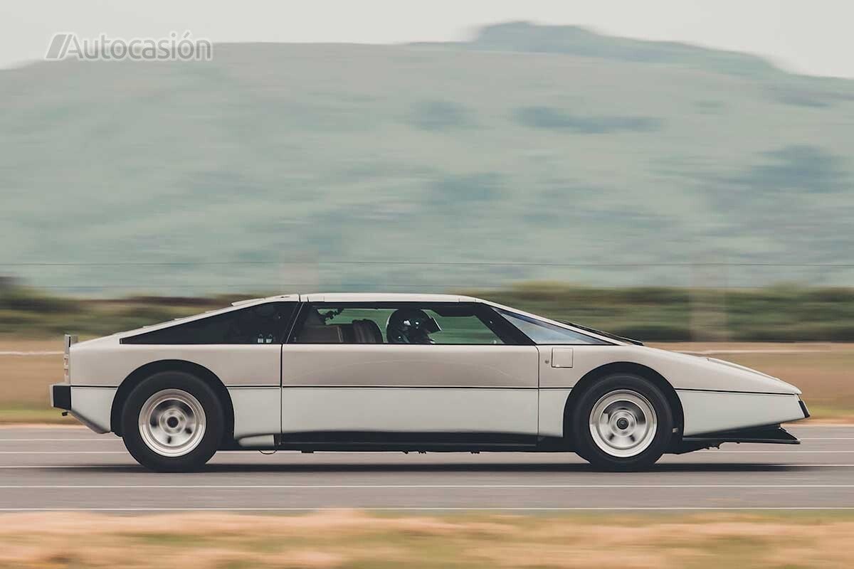 aston martin bulldog