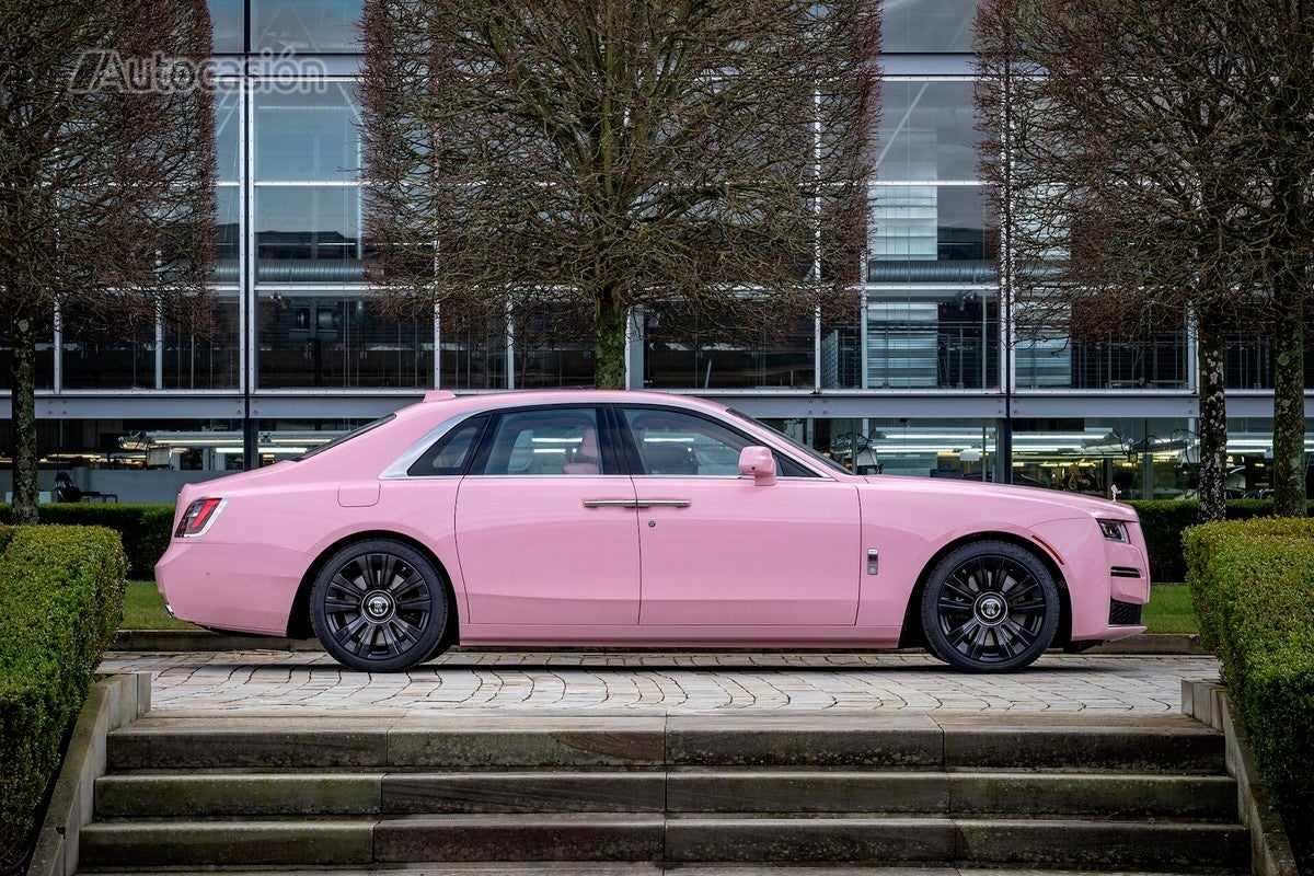 Rolls-Royce Ghost pink