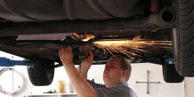 Caen las reparaciones de vehículos en los talleres