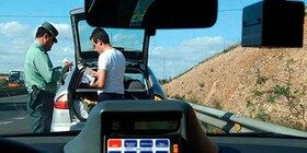 La Unión de Guardias Civiles denuncia que un compañero en la reserva puso más de 200 multas de tráfico en A Coruña
