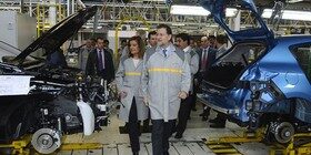Rajoy dice que el sector automovilístico es prioritario para su Gobierno