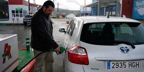El litro de diésel cae por debajo del euro en las gasolineras de los hipermercados