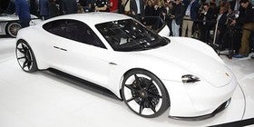 Porsche Mission E: tan eléctrico y veloz como un rayo