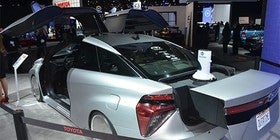 El Toyota Mirai se fusiona con el DeLorean
