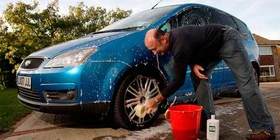 Cómo limpiar el coche de forma fácil y barata