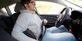 ¿Qué conductores usan más el cinturón de seguridad?