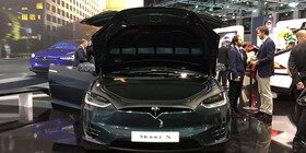 Tesla debuta en España abriendo su primera tienda