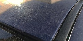 Cómo quitar las gotas de resina de la pintura del coche