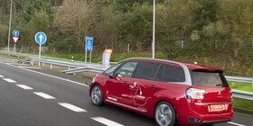 PSA prueba sus coches autónomos en las carreteras francesas