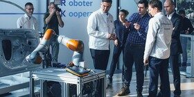 La fábrica de cristal de VW formará a los robots del futuro