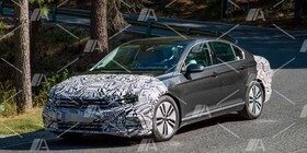 Nuevo Volkswagen Passat 2019: cazamos a la berlina de Wolfsburgo en fase de pruebas