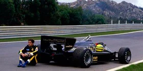 Catawiki subasta un casco que utilizó Ayrton Senna