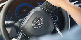 Las causas más comunes de ruido al girar el volante