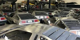 ¿Por qué se han almacenado docenas de DeLoreans juntos?