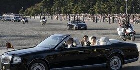El nuevo emperador de Japón estrena en Tokio un Toyota único