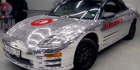 Así luce (o deslumbra) un Mitsubishi Eclipse recubierto por 65.000 cristales