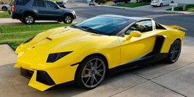 Si no puedes comprarte un Lamborghini, hazte un Lamborghini… o no