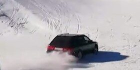 Un conductor se pone a ‘esquiar’ con su vehículo en los Alpes suizos