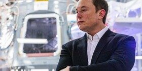 Lucha de supermillonarios: Musk (Tesla) acusa a Bezos (Amazon) de “copiota”