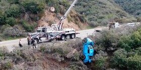 VÍDEO| Así se rescata un Mustang accidentado del fondo de un acantilado