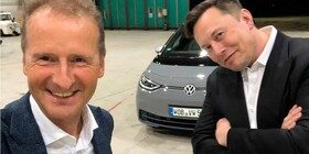 Elon Musk conduce el Volkswagen ID.3 junto al CEO de Volkswagen