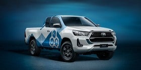 Un Toyota Hilux con pila de combustible se acerca…