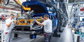 La UE ahora pide a los fabricantes que sigan produciendo coches de combustión