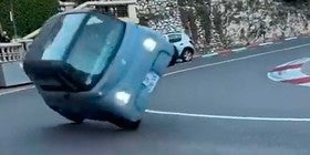 Este Citroën Ami se cree un Fórmula 1 y lo paga volcando