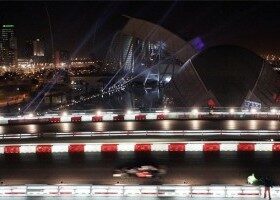 Alonso y McLaren Mercedes se presentaron en la mágica noche de Valencia