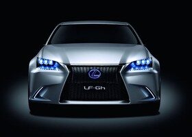 Los faros y luces diurnas tipo LED garantizan que el frontal del LF-Gh sea inconfundible, según Lexus.