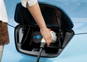 El último panel de expertos busca la mejor forma de implantar el coche eléctrico.