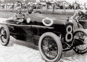 Louis Chevrolet solía competir en carreras: esta foto es de 1916.