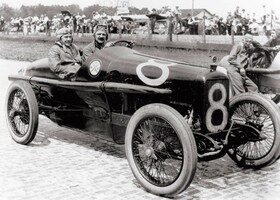 Louis Chevrolet solía competir en carreras: esta foto es de 1916.