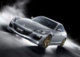 El Mazda RX-8 Spirit R se vende sólo en Japón con cambio de 6 velocidades manual o automático.