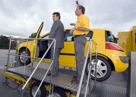 No está de más que, para ganar experiencia, hagas un curso de conducción segura