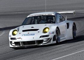 El motor del Porsche 911 GT3 RSR cuenta con una potencia limitada a 460 CV.