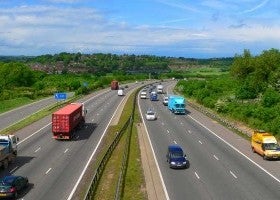 Procura evitar maniobras bruscas en la carretera, y recuerda que los intermitentes son indispensables.