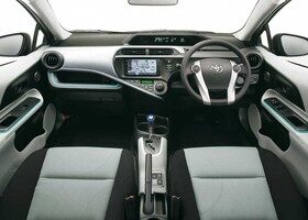 Así es el interior del nuevo híbrido de Toyota, el Aqua.