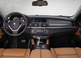 El interior del nuevo BMW X6 cuenta con nuevas tapicerías.