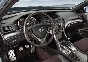 Mejoras en los materiales y algunos cambios estéticos son las variaciones que presenta el interior del Honda Accord.