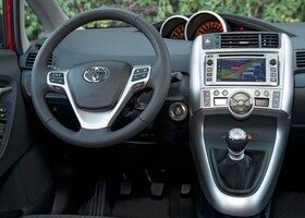 El sistema Toyota Touch protagoniza las novedades en el interior del Verso.