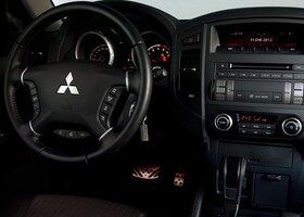El interior del Mitsubishi Montero ha recibido diversas modificaciones que actualizan su aspecto.