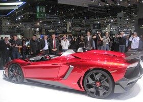 Lamborghini ha tenido que realizar diversos cambios estructurales para adaptar el Aventador a todas las necesidades de un cabrio.